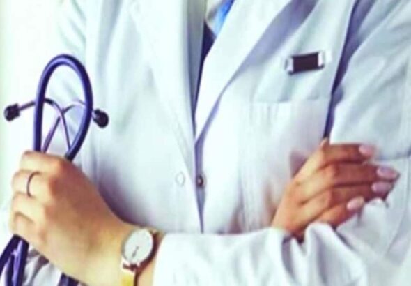 taking_photographs_female_doctor_1694028062_1723293960701