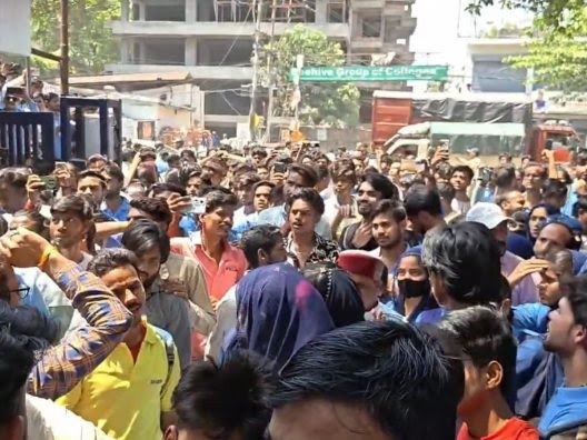 4457977-protest
